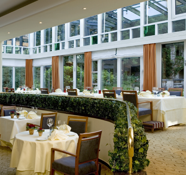 Der Tisch bleibt gedeckt