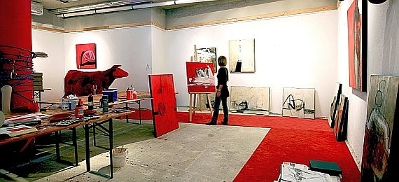 Occupation: Artist, status: Checked in.