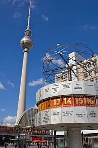 Dunkle Wolken ziehen auf