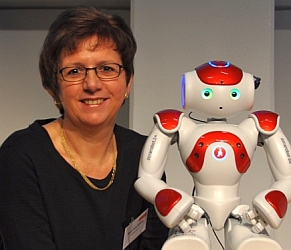 Under the influence of robots and consolidation