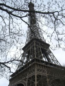 Happiness in Paris, dreariness in the provinces