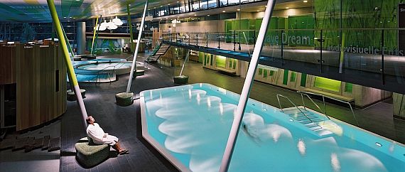 Profiting from theme tourism