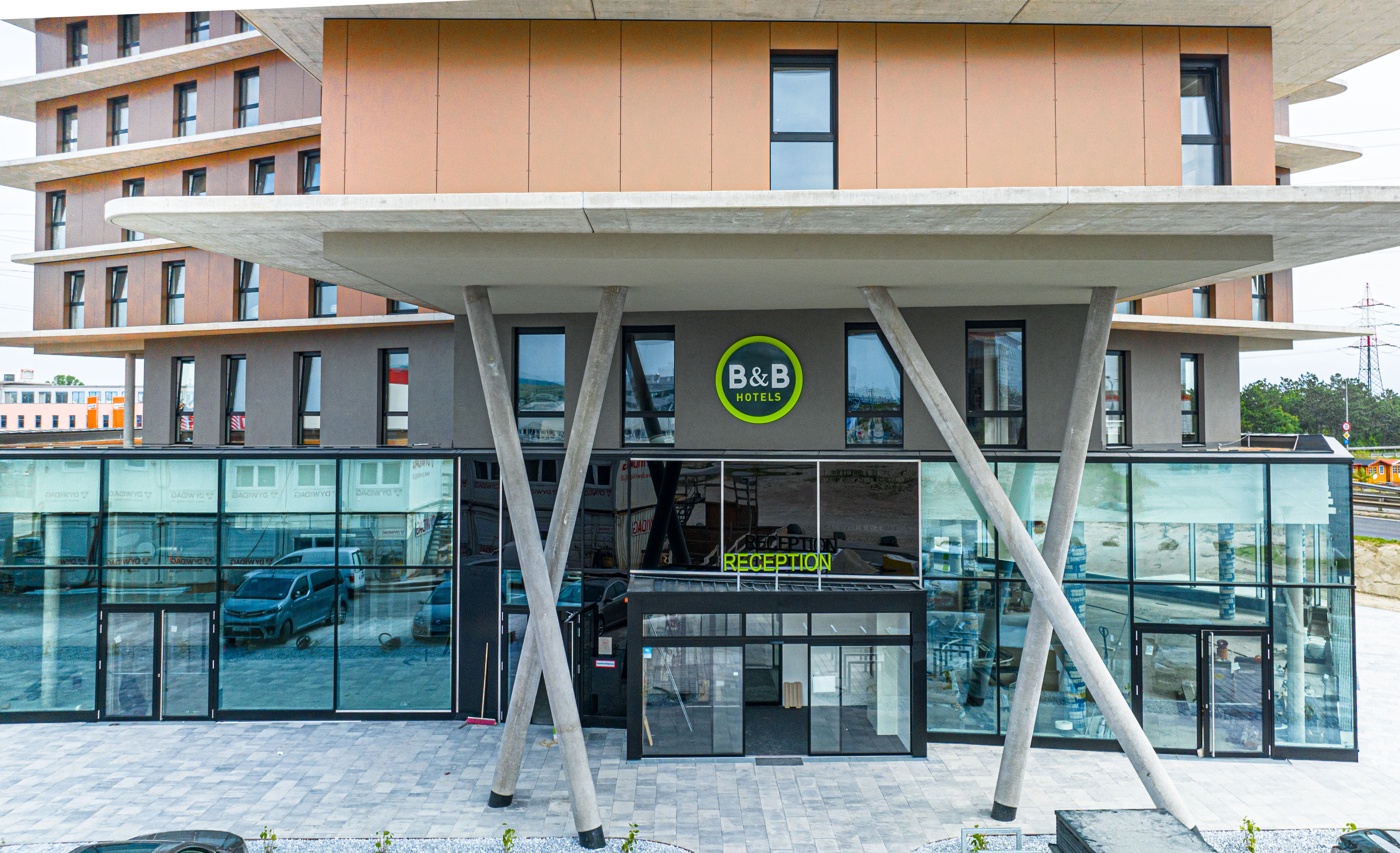 //static.hospitalityinside.com/image/convert/hos/2023/07/05/b-b-hotel-wiener-neudorf-c-b-b-hotels-3-64a52f1553a1c509755809.jpg?s=a322bd40df62aa66711d382c683d3738