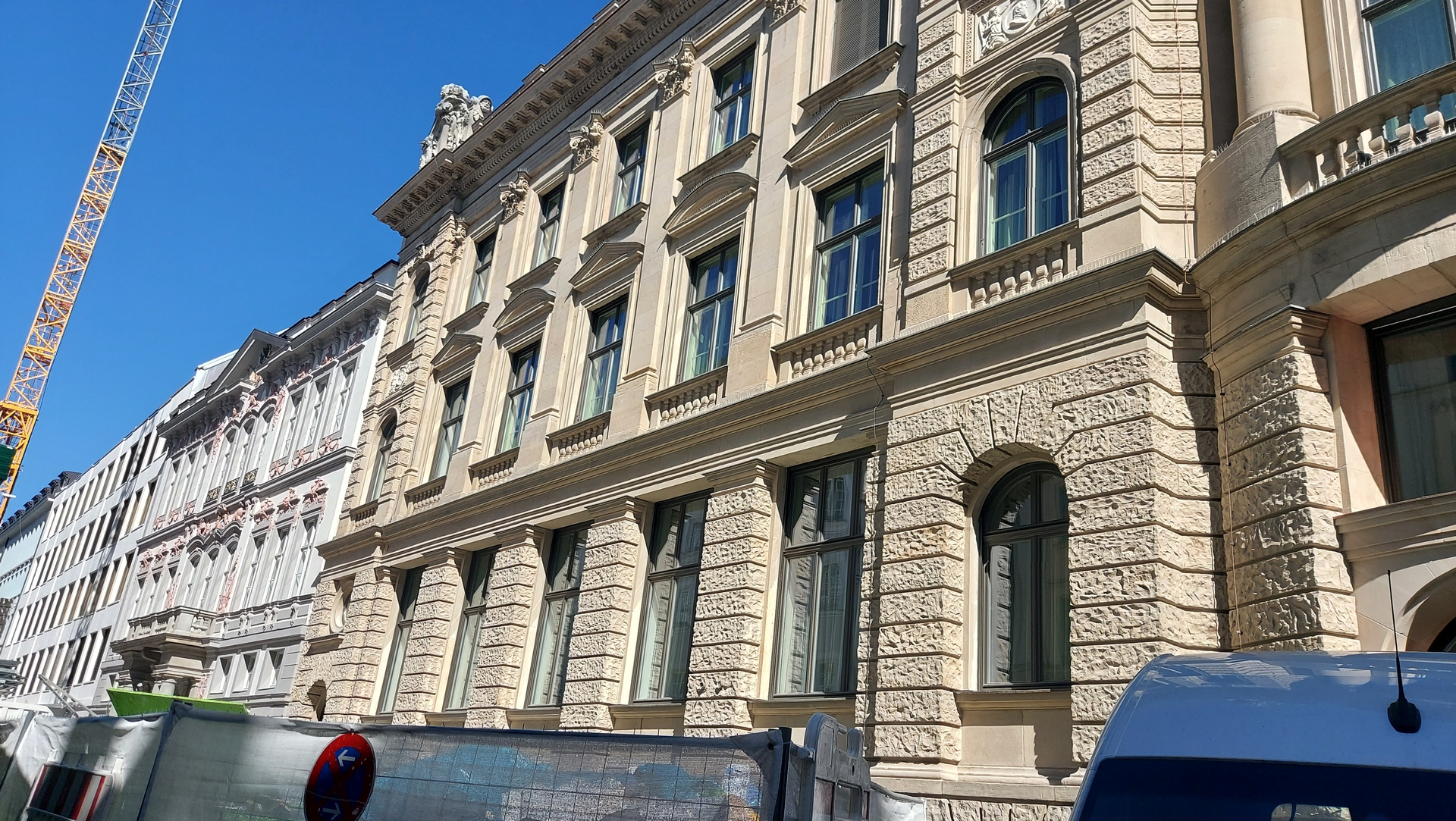 Alle halten die Füsse still