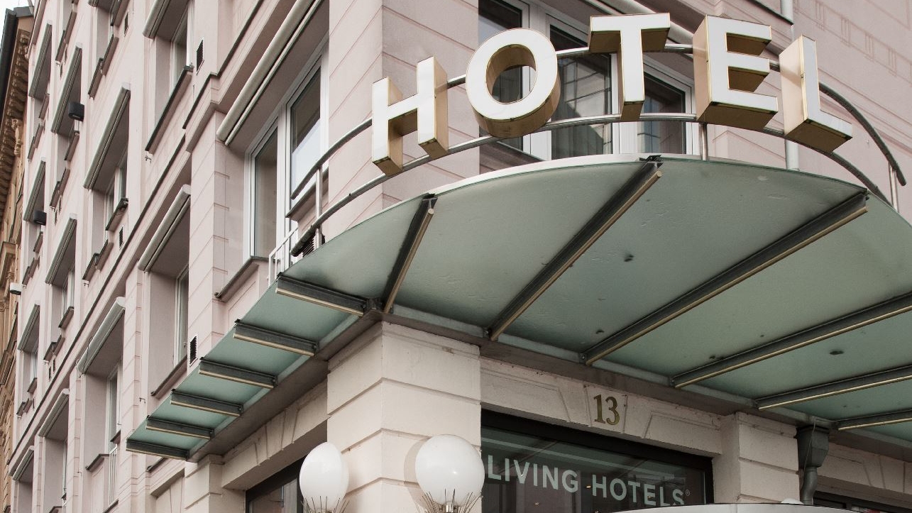 Global real estate: value falls by half