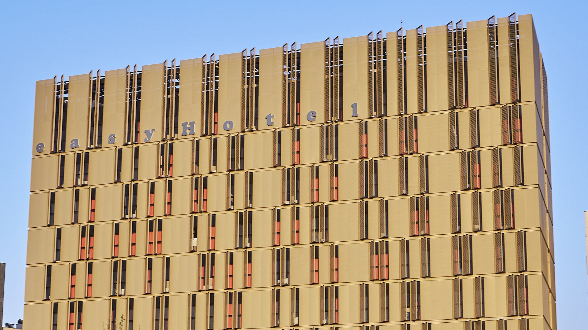 easyhotel Barcelona, Exterior
