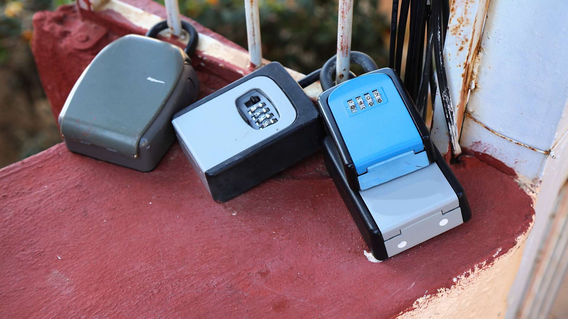 Italian court overturns ban on key boxes