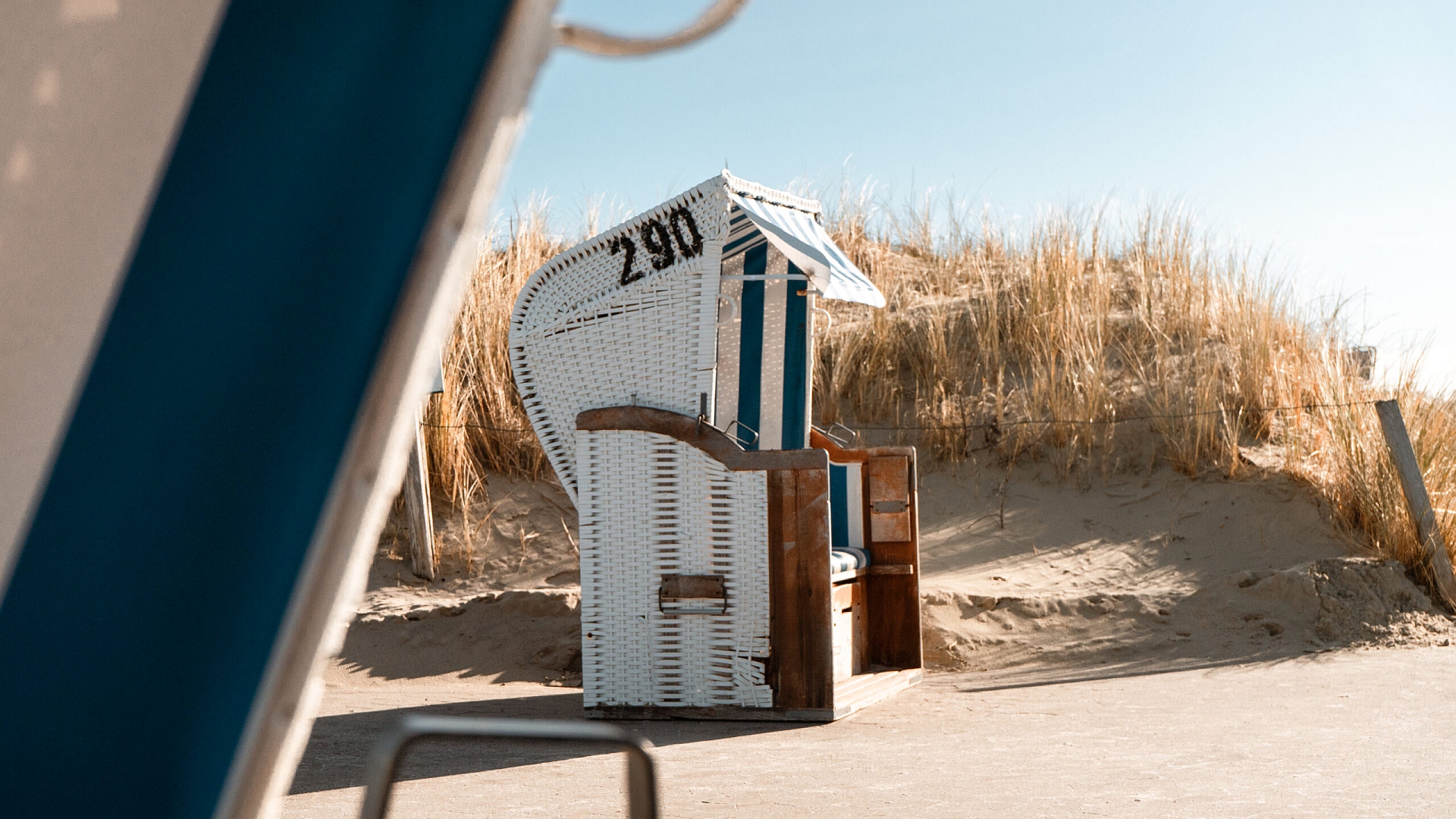 Sustainable beach chairs in a practical test