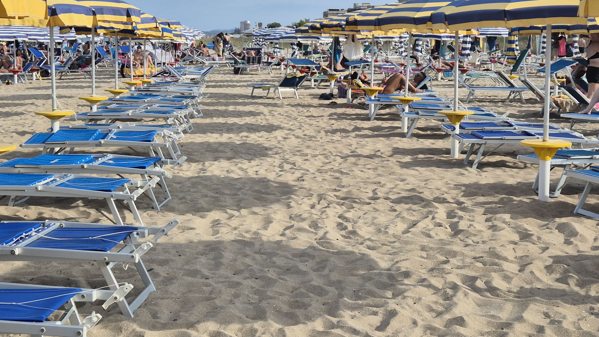 Strandliegen bringen Italiener ins Schwitzen