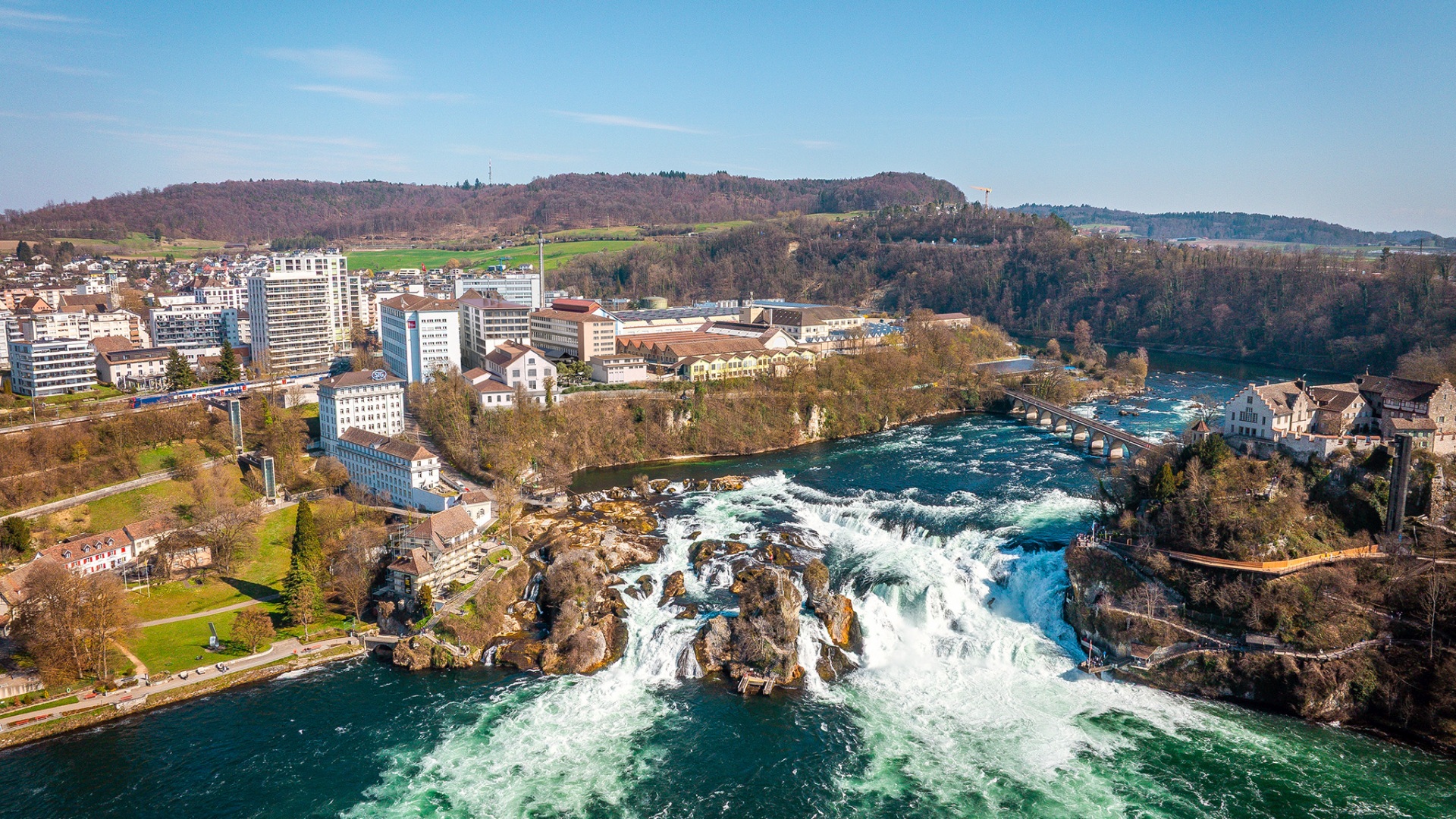 Schweiz: Ein Surfhotel am Rhein – zum Multiplizieren
