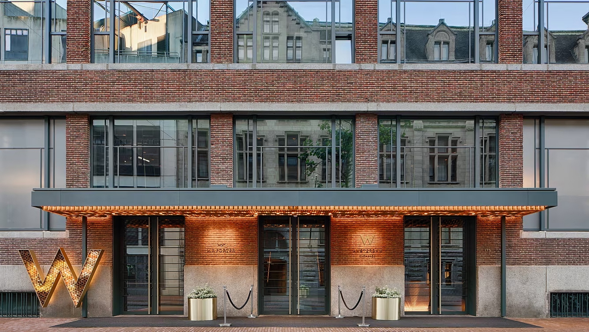 W Amsterdam_Exchange entrance_16-9_1920_c Marriott