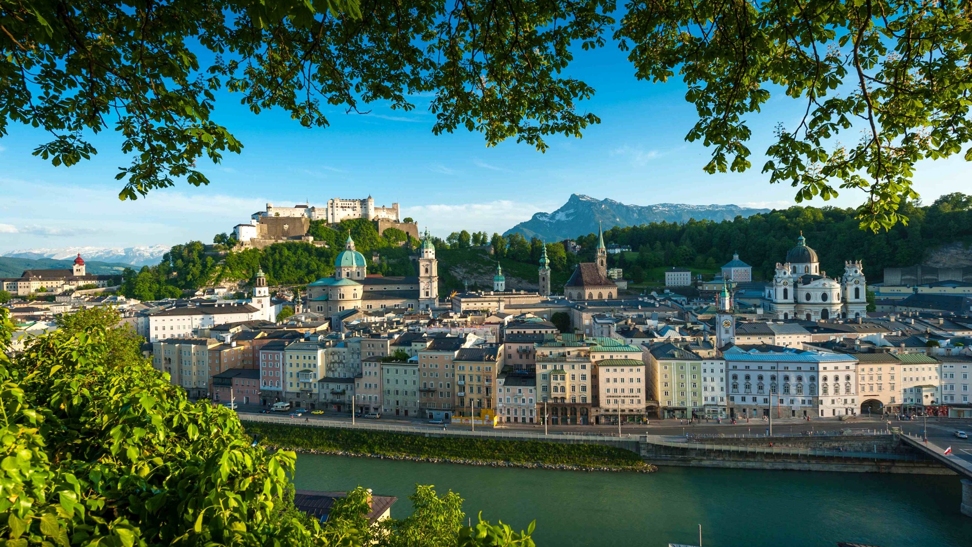 Salzburg introduces driving ban for day trippers