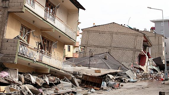 Earthquake victims or tourists?