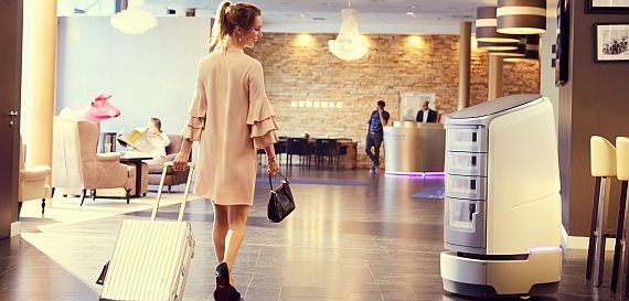 The minibar chatbot on wheels