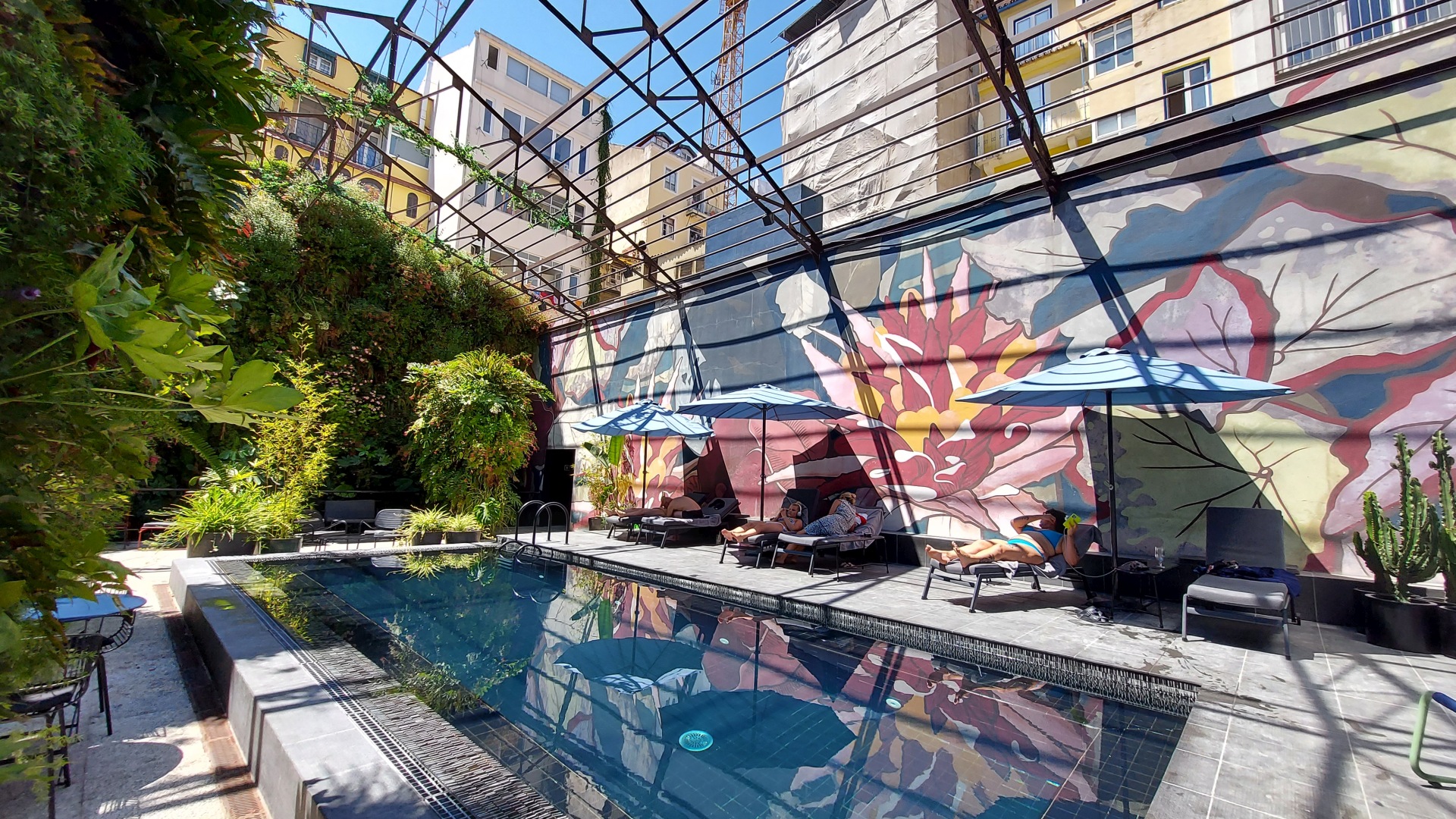 Hotel Lisbon Portugal, Ground Floor with Pool