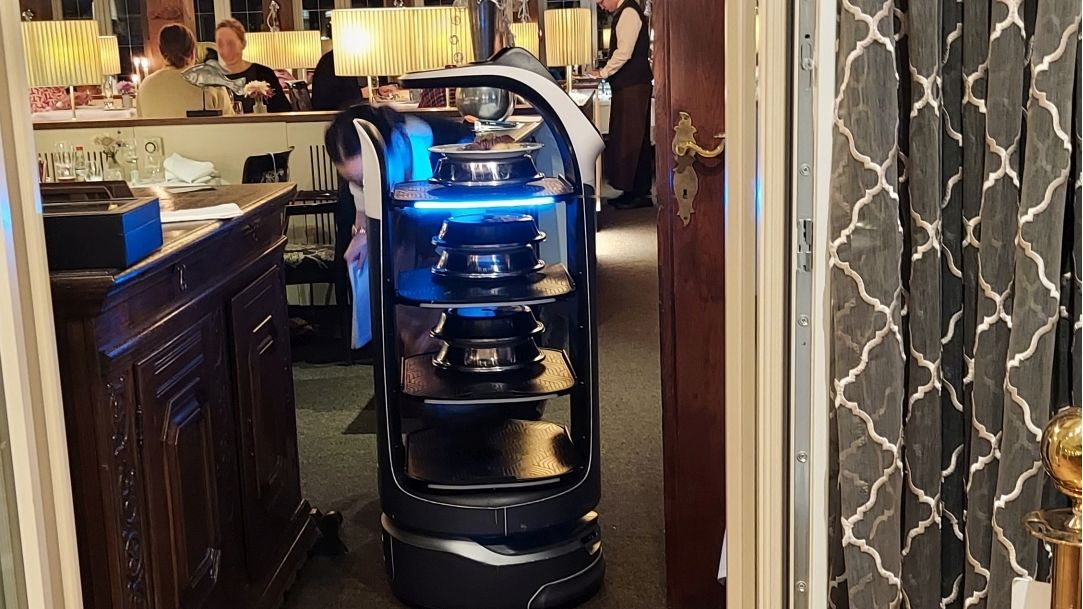 Robot in Restaurant