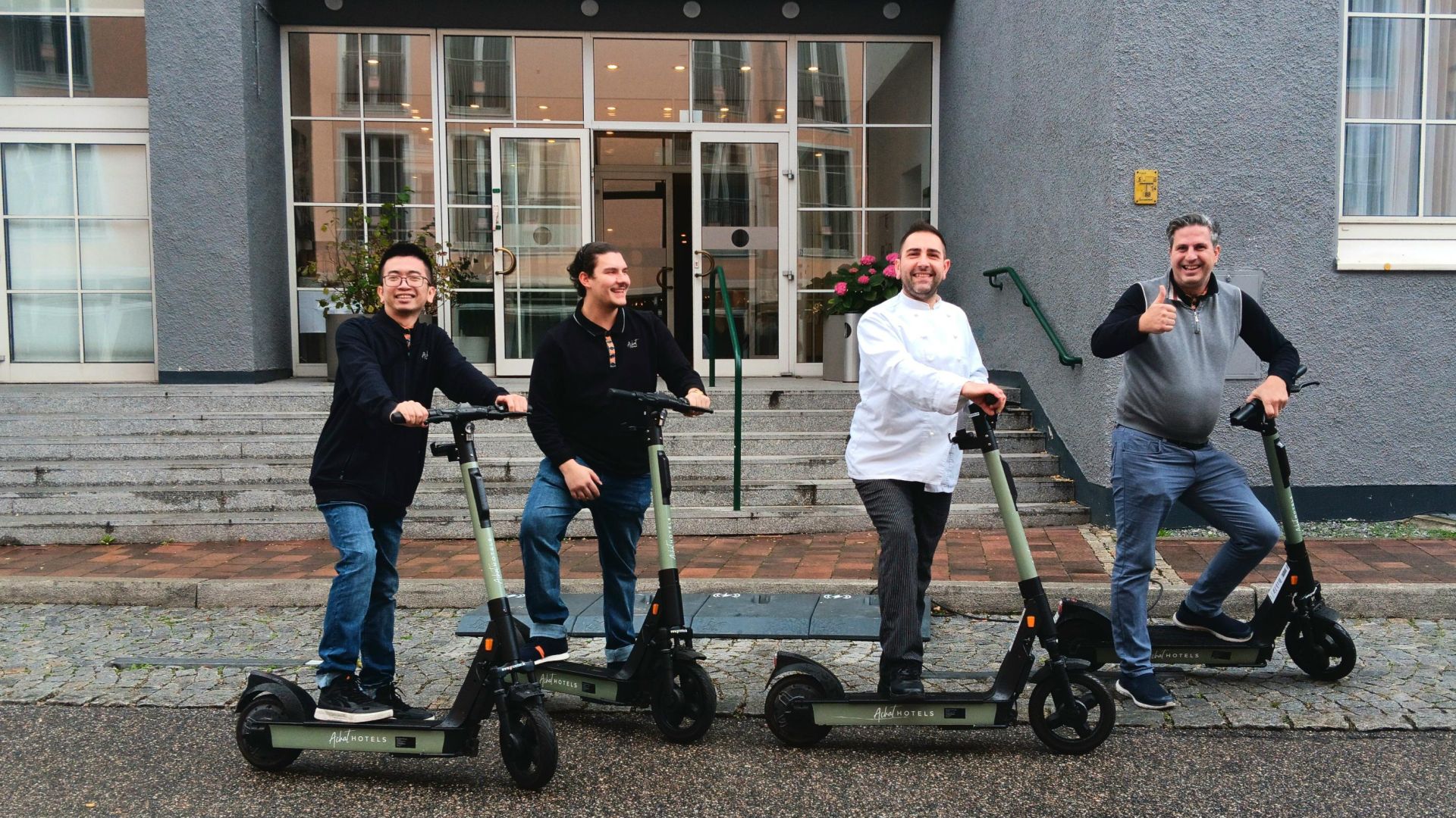 Achat setzt mit E-Scootern auf nachhaltige Mobilität