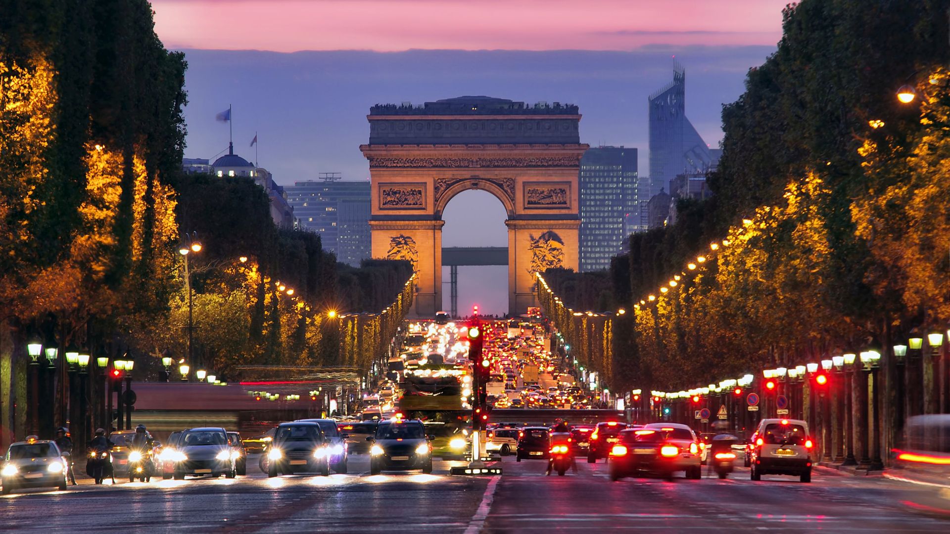 Paris_Arc de Triomphe_traffic_night