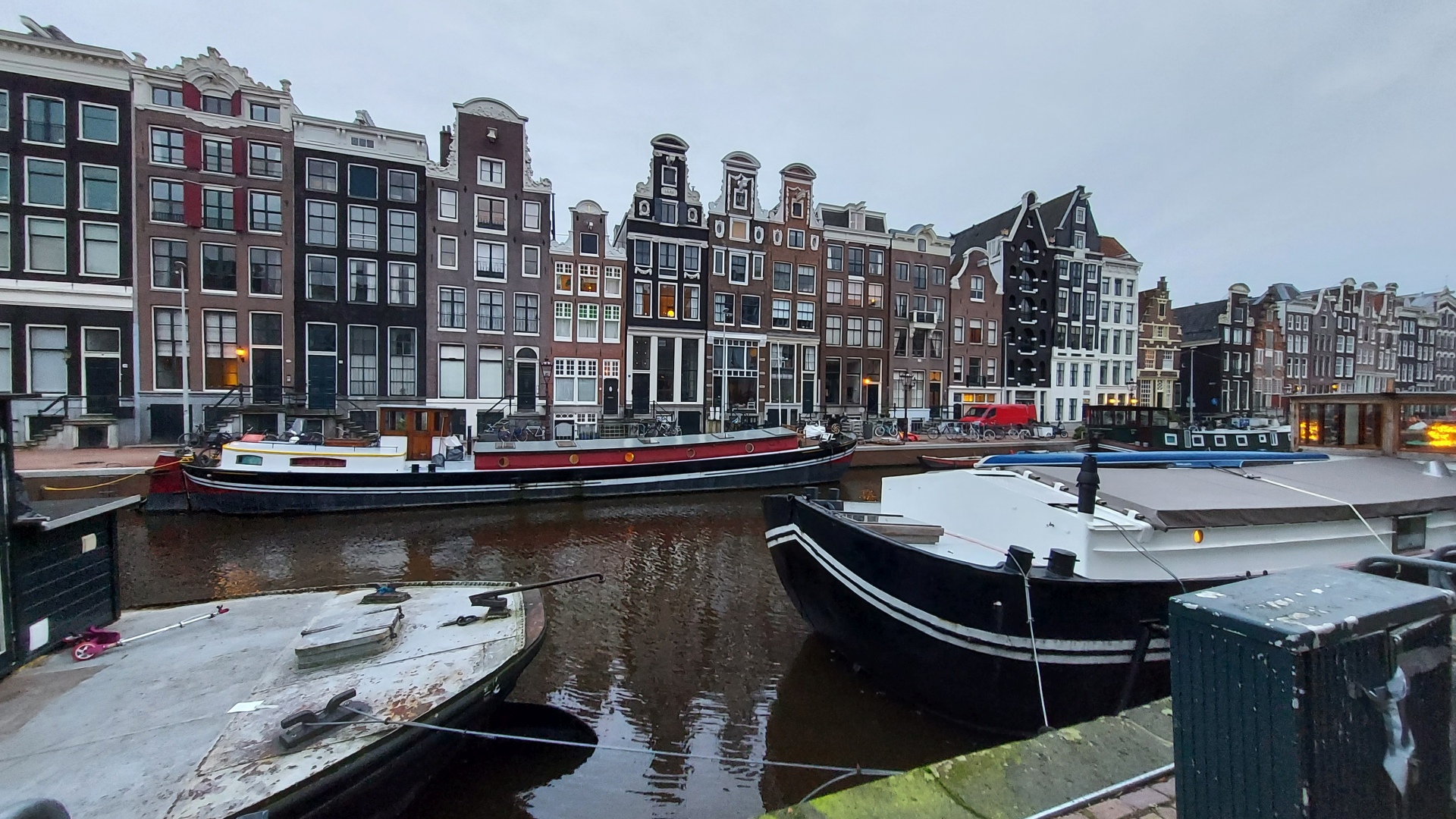 Amsterdam City, Ships on the Canal