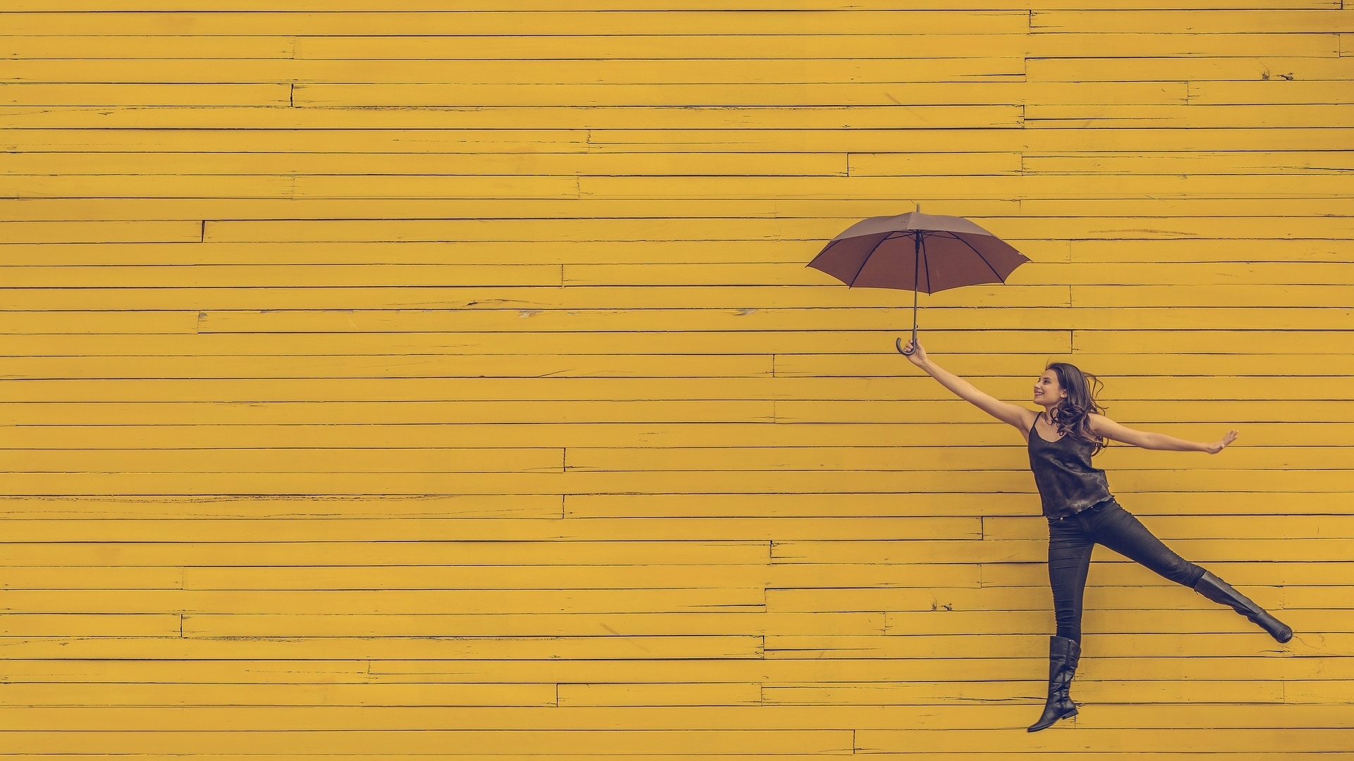 woman_umbrella_smile