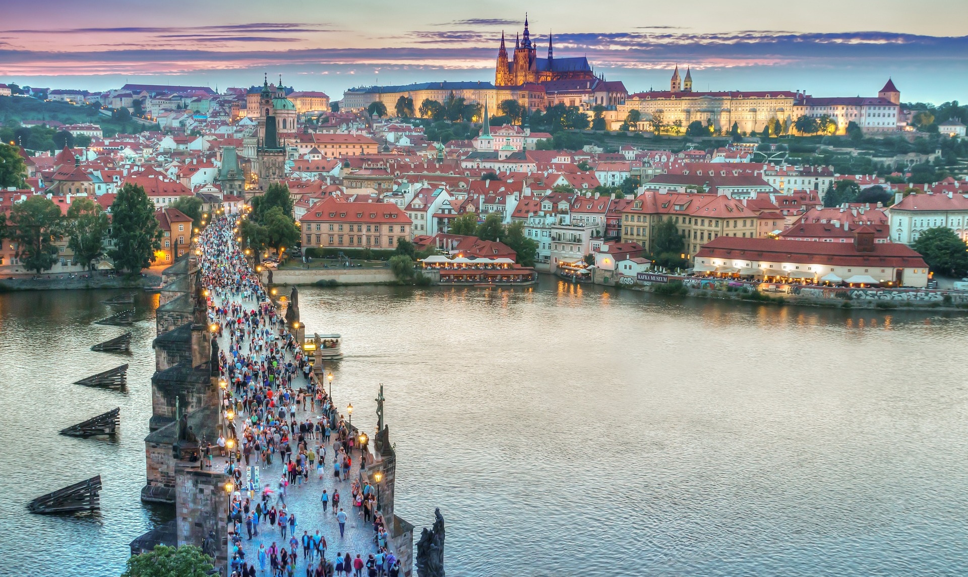 Charles Bridge in Prague, Tourism