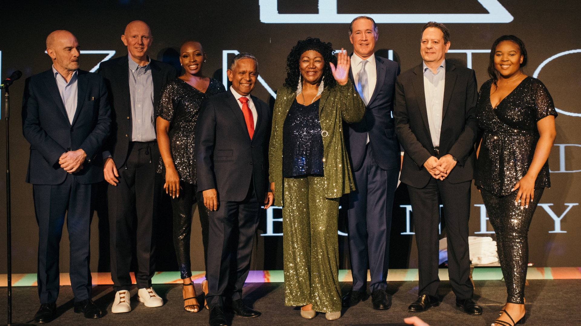 GHA CEO Chris Hartley with shareholders and Boney M_16-9_1920_c GHA