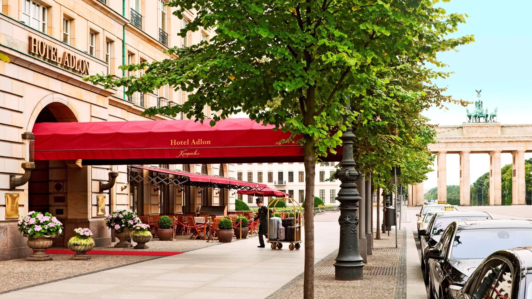 Kempinski_Adlon, Exterior