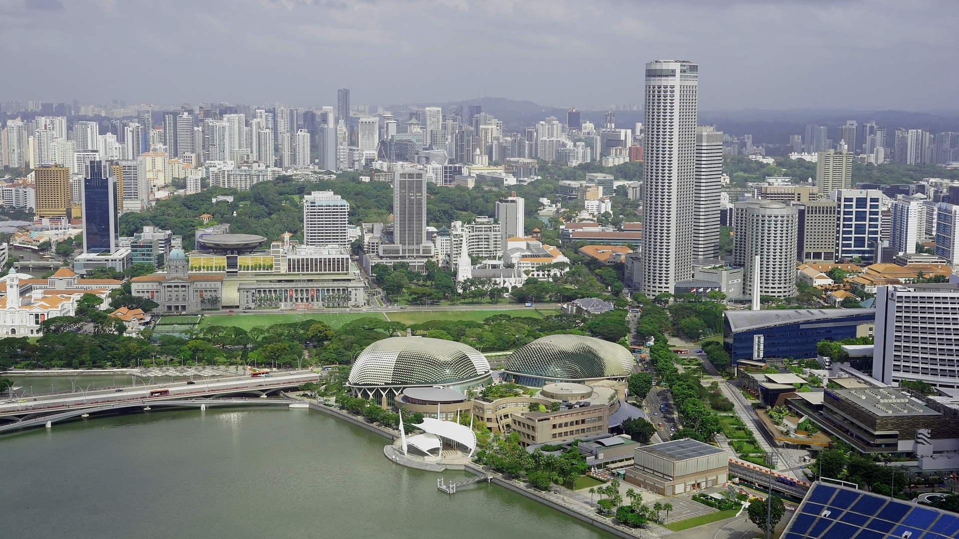 Geschäftsreise-Destinationen: Frankfurt und Singapur führen