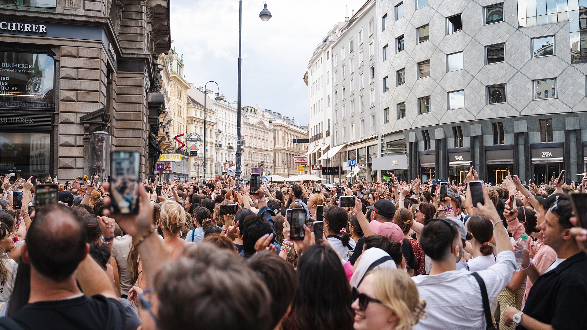 Vienna: Taylor Swift fans