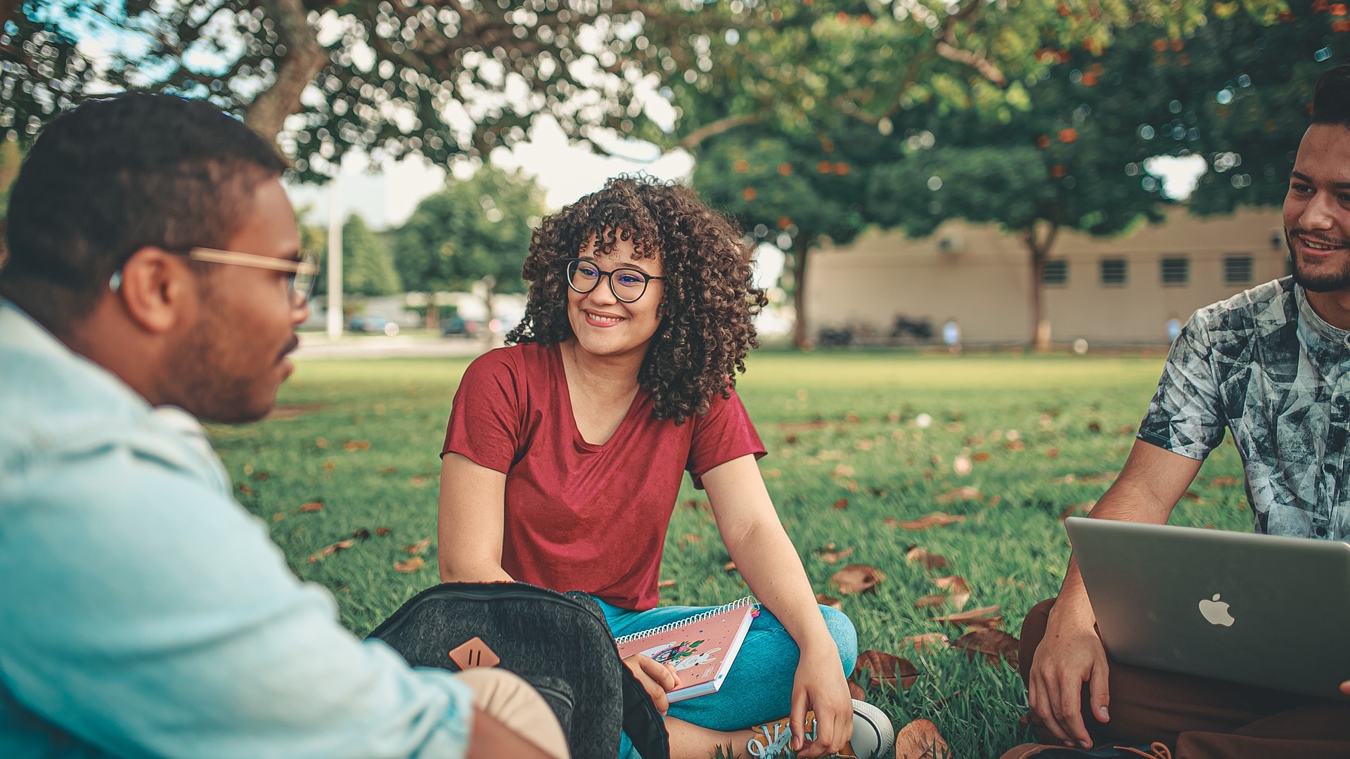 People_students_sitting_16-9_1920_c Naassom Azevedo Pixabay