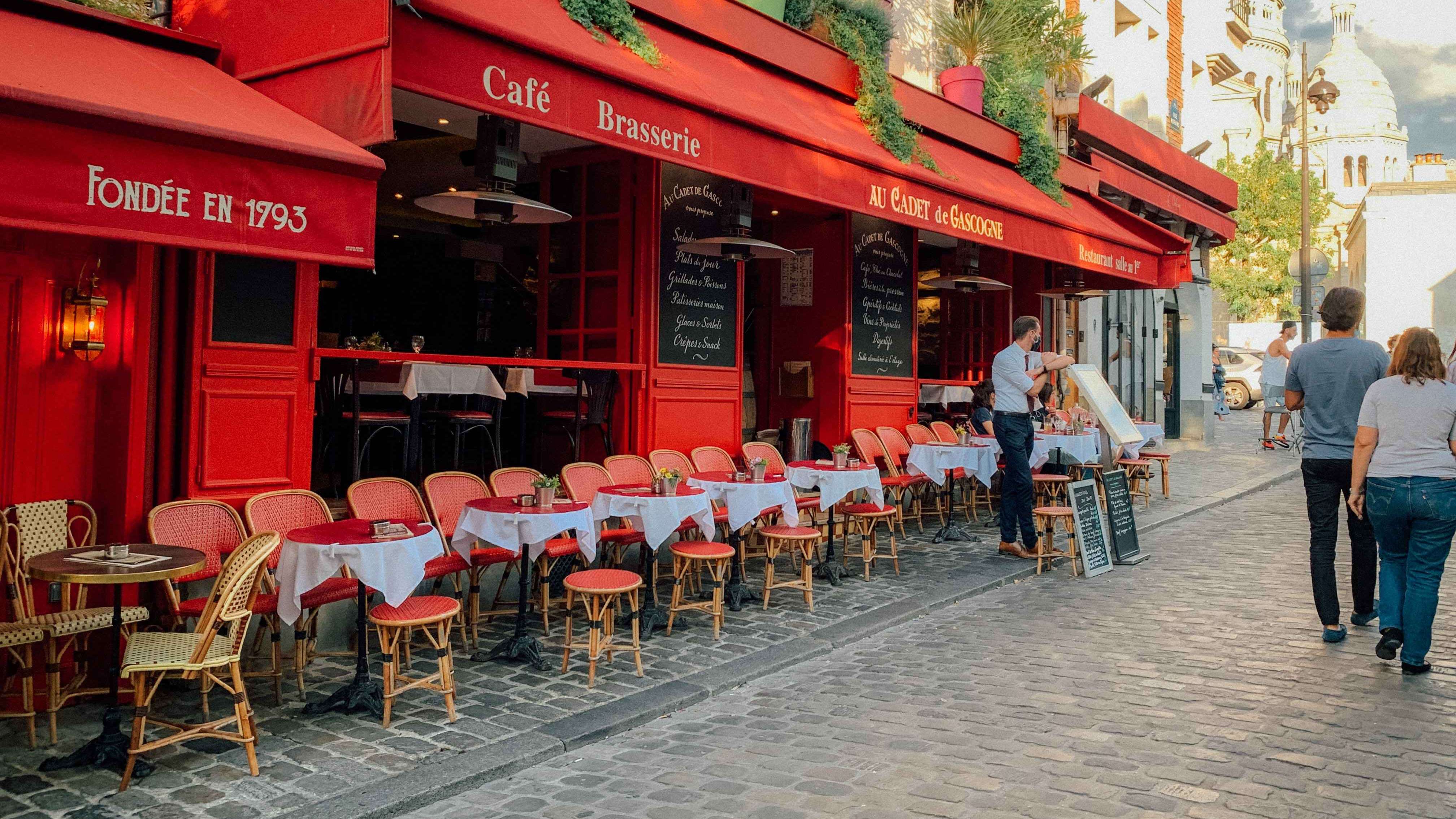 Bistro Paris, Waiter