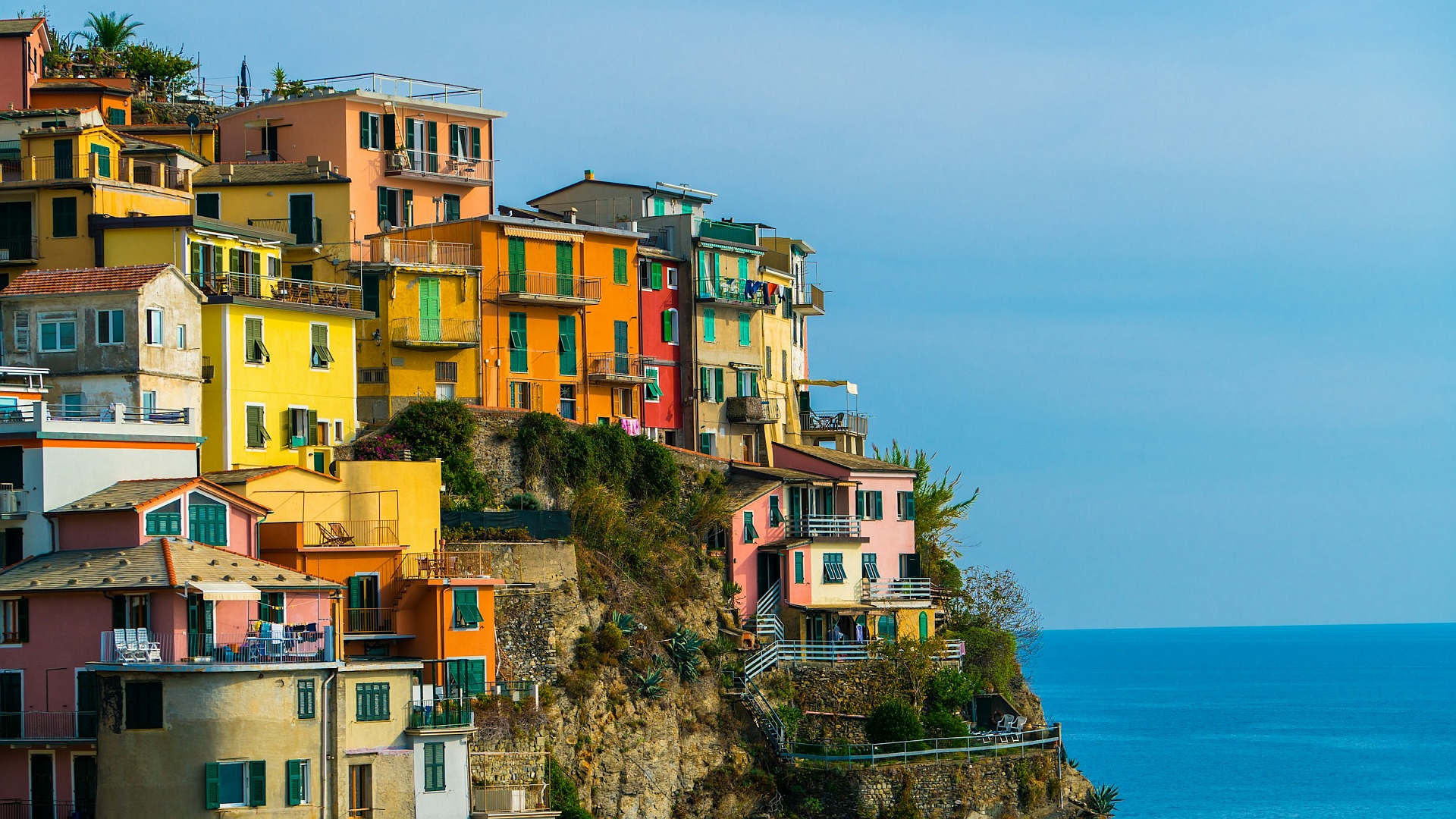 Italy: colorful houses - Mediterranean