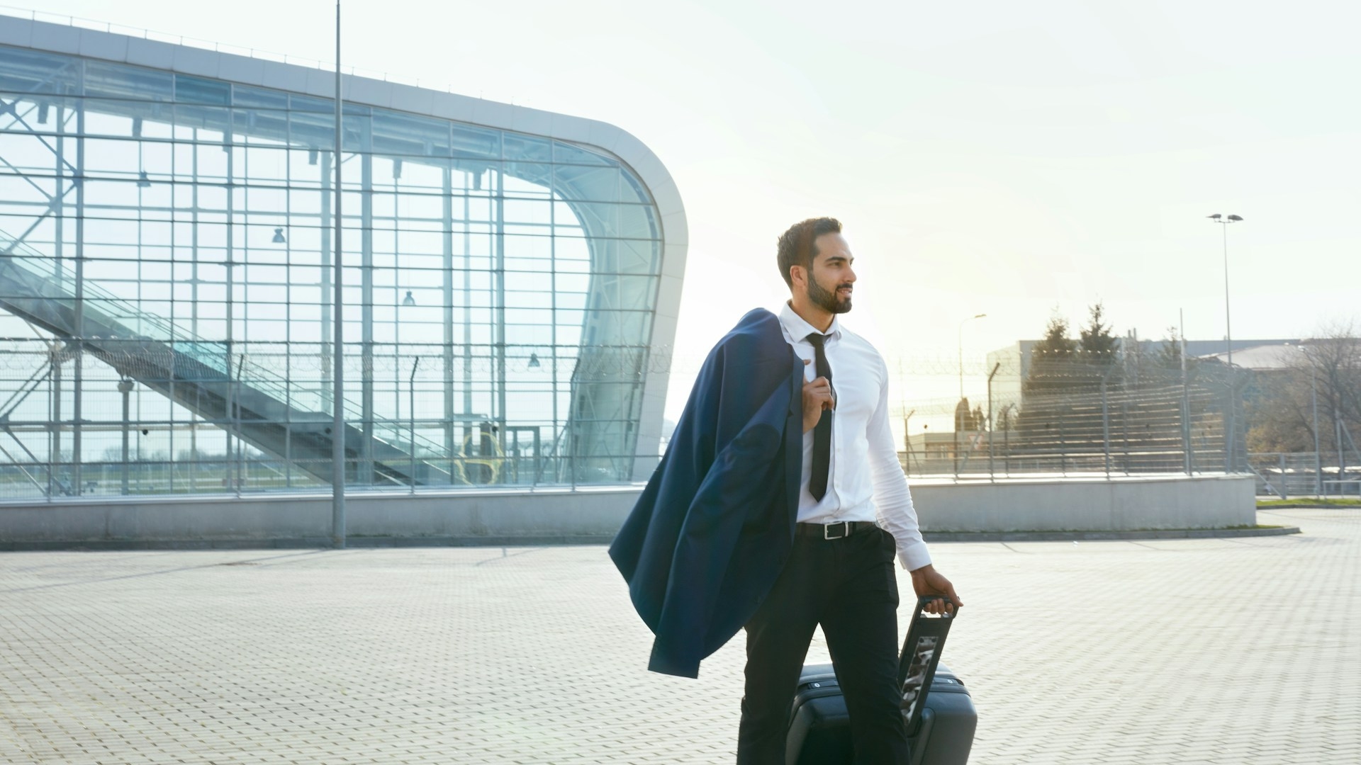 Business Traveller_Airport_6-9_1920_c Getty Images Unsplash