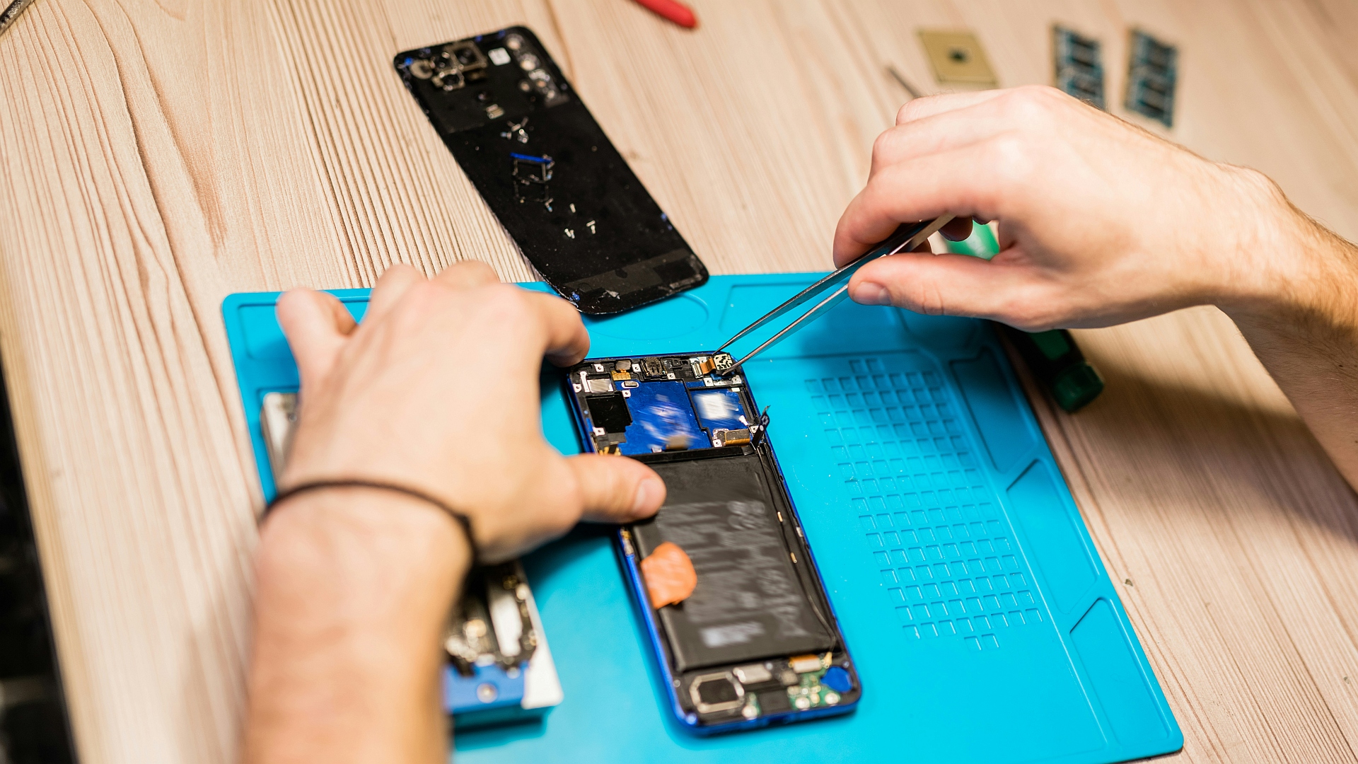 Smartphones tested for sustainability
