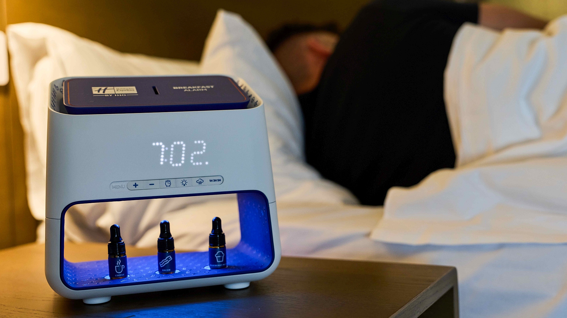 Holiday Inn Express_Scent powered alarm clock_16-9_1920_c IHG