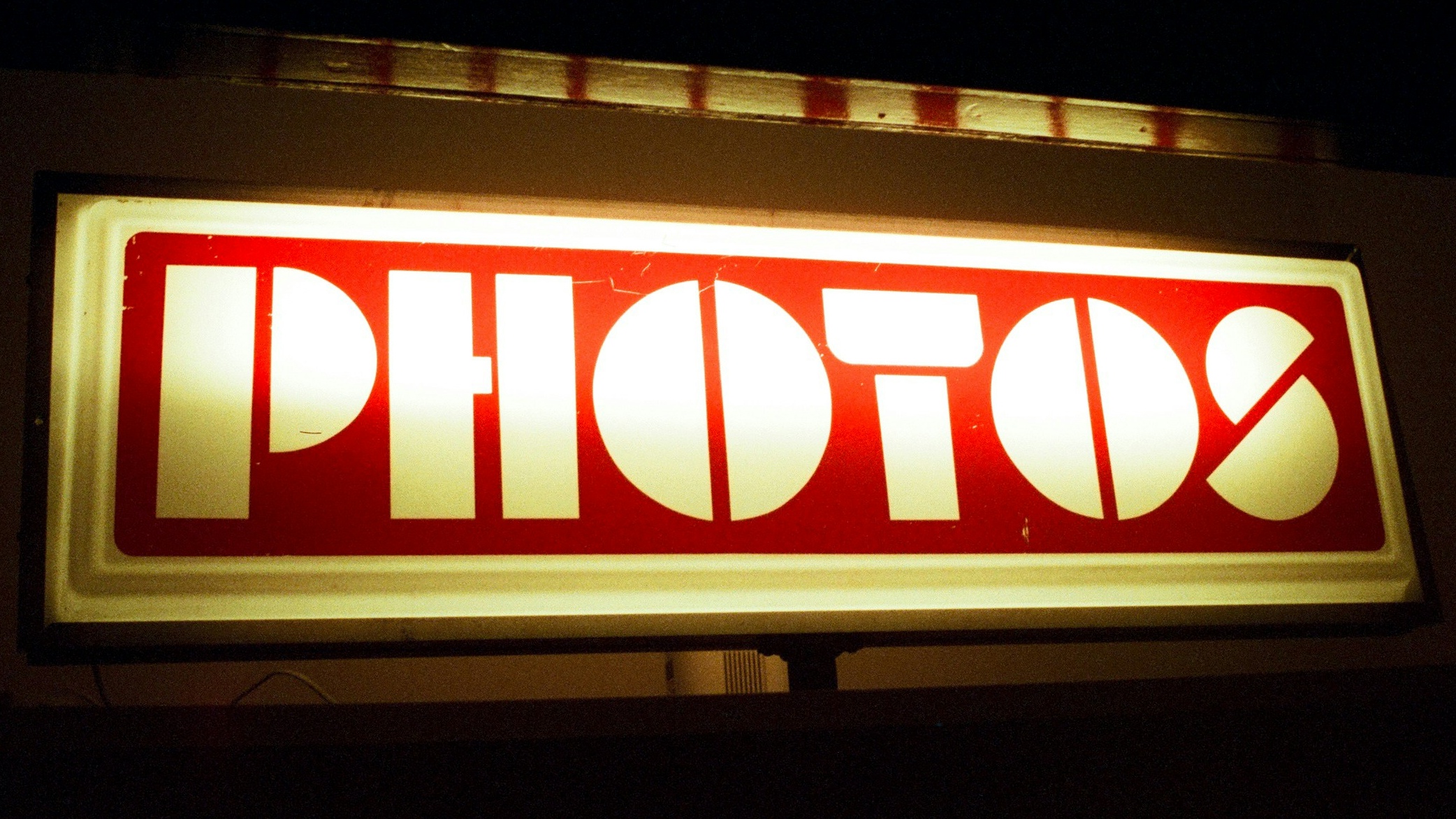 Photos_sign_extract 1920_unsplash+_clawrence-krowdeed